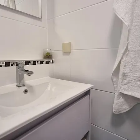 Apartment Nur 8 Min Vom Hauptbahnhof Entfernt *